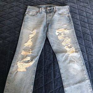 Distressed Levi’s jeans original cut 501 31x32